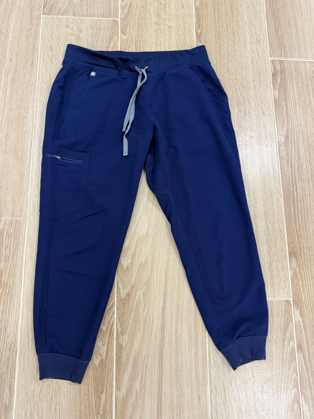 FIGS Tech Collection Zamora  Jogger Navy blue w/ grey drawstring. Large-P